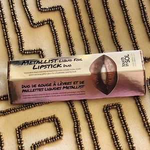touch in SOL Metallist Liquid Foil Lipstick Duo